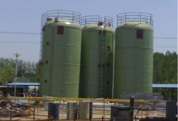 玻璃鋼鹽酸罐施工現(xiàn)場(chǎng)圖